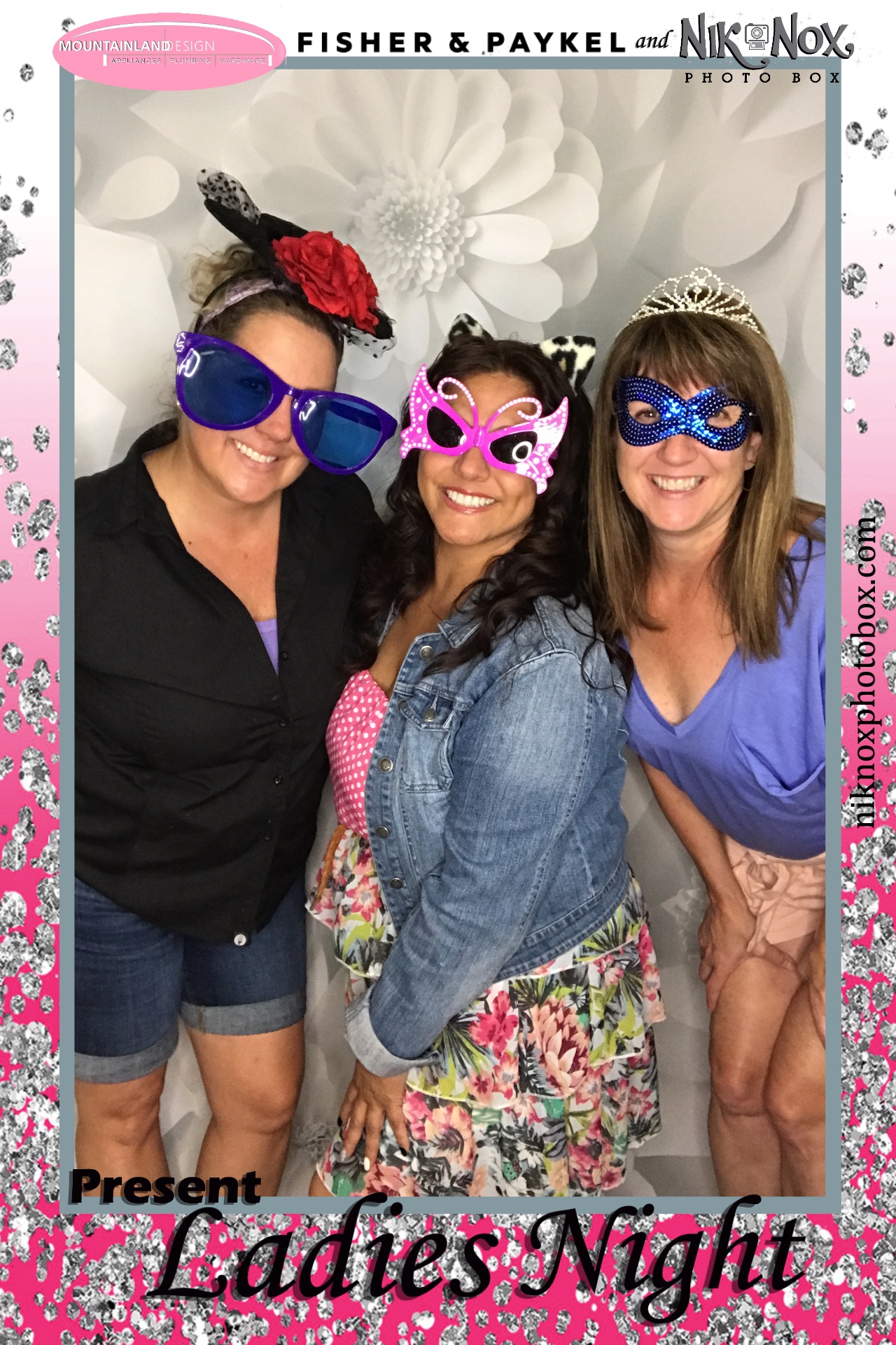 Ladies Night | View more photos from the event at gallery.niknoxphotobox.com/u/NiKnox-Photo-Box/Ladies-Night